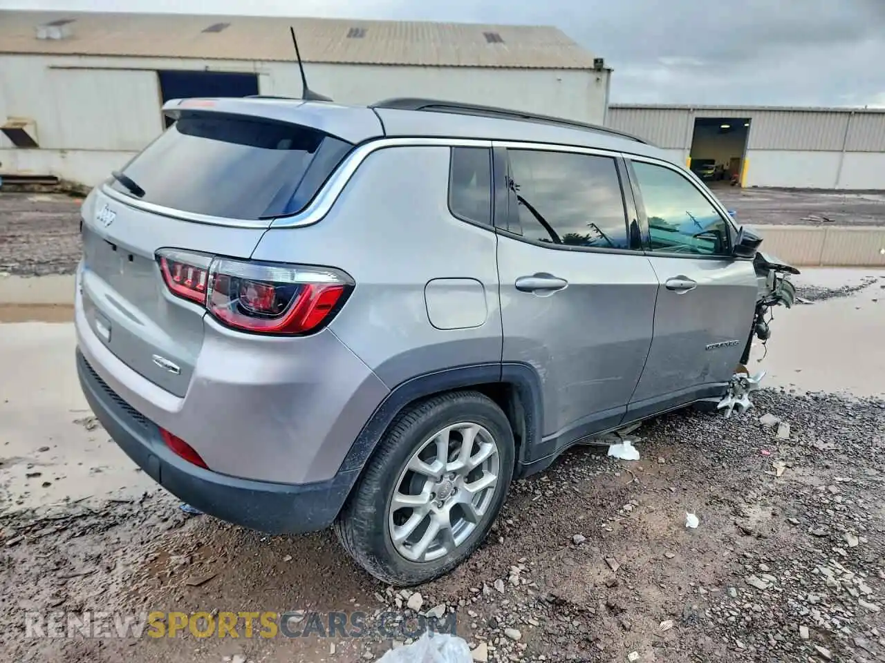3 Photograph of a damaged car 3C4NJDFB3NT235568 JEEP COMPASS 2022