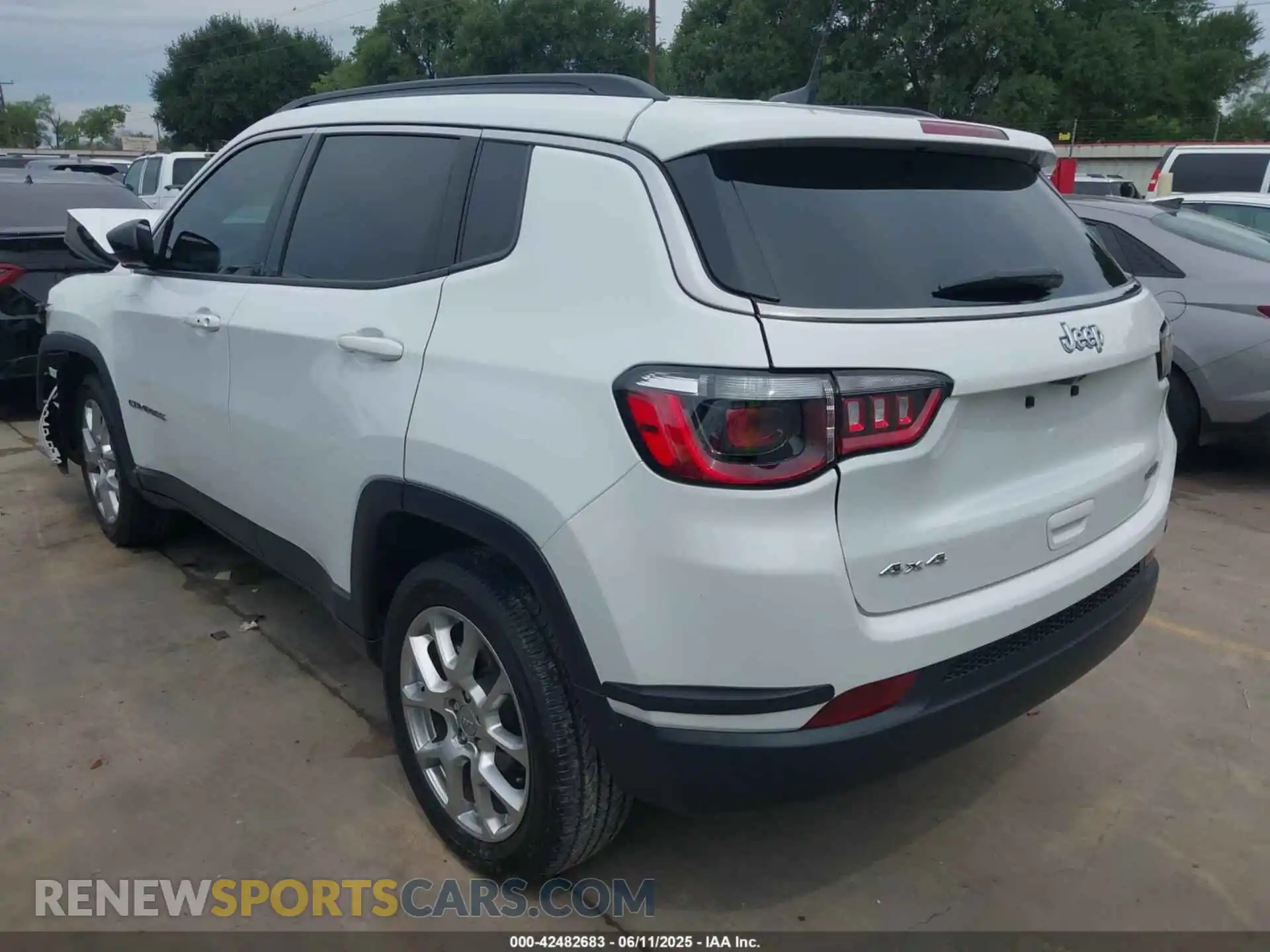 3 Фотография поврежденного автомобиля 3C4NJDFB4NT211280 JEEP COMPASS 2022