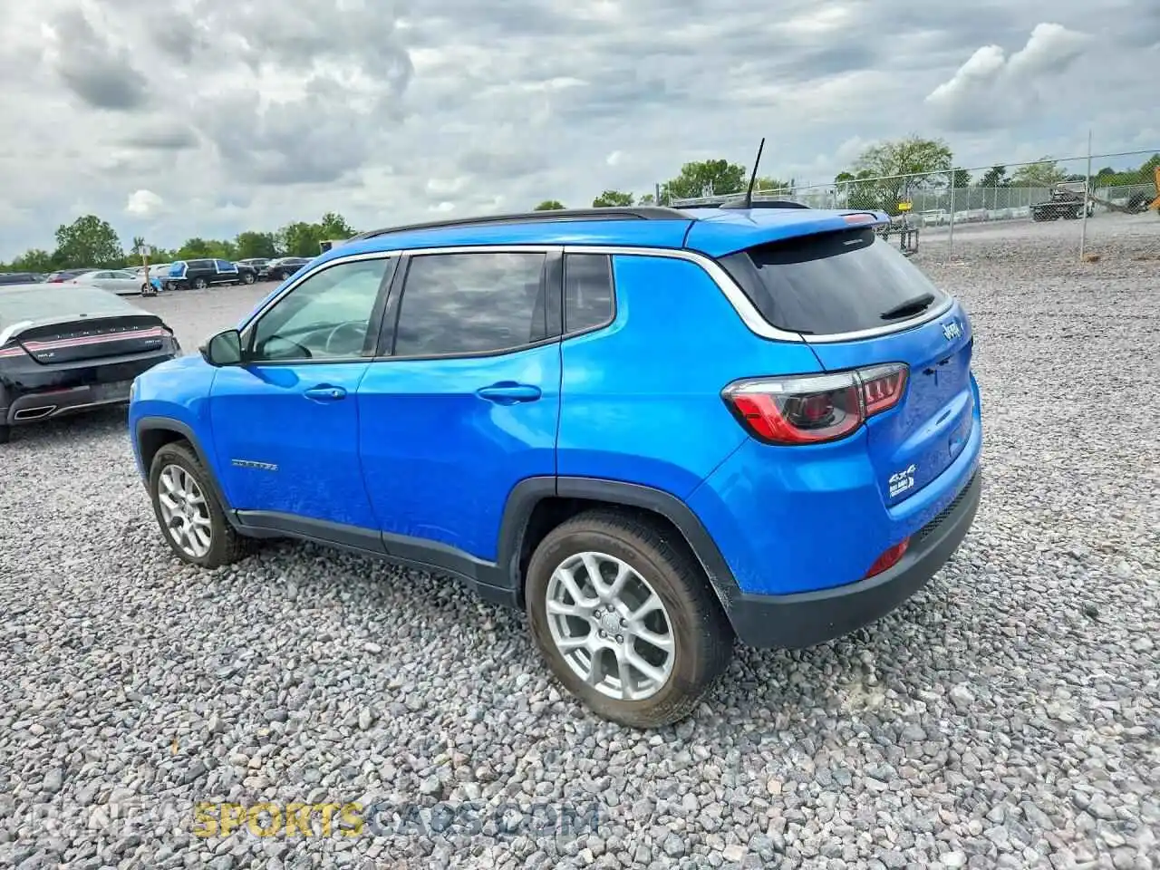 2 Photograph of a damaged car 3C4NJDFB4NT219153 JEEP COMPASS 2022