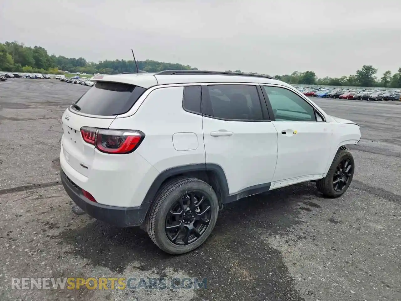 3 Photograph of a damaged car 3C4NJDFB5NT125931 JEEP COMPASS 2022