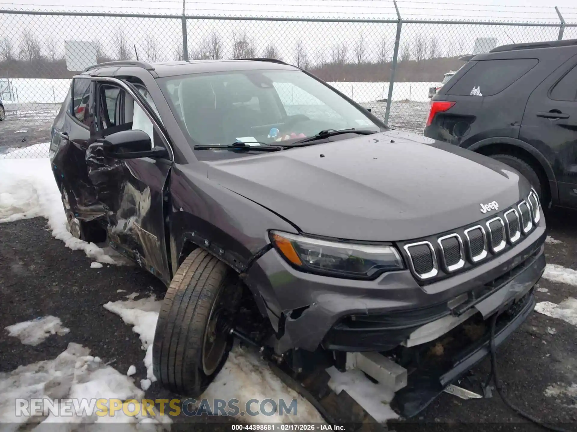1 Photograph of a damaged car 3C4NJDFB5NT224135 JEEP COMPASS 2022