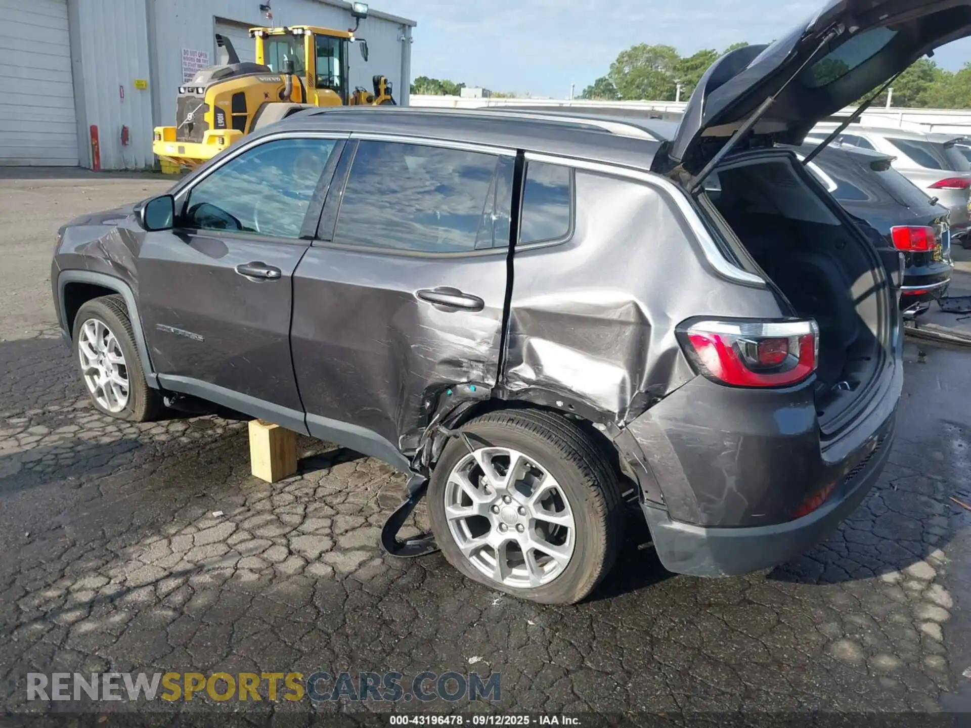 3 Photograph of a damaged car 3C4NJDFB6NT181098 JEEP COMPASS 2022