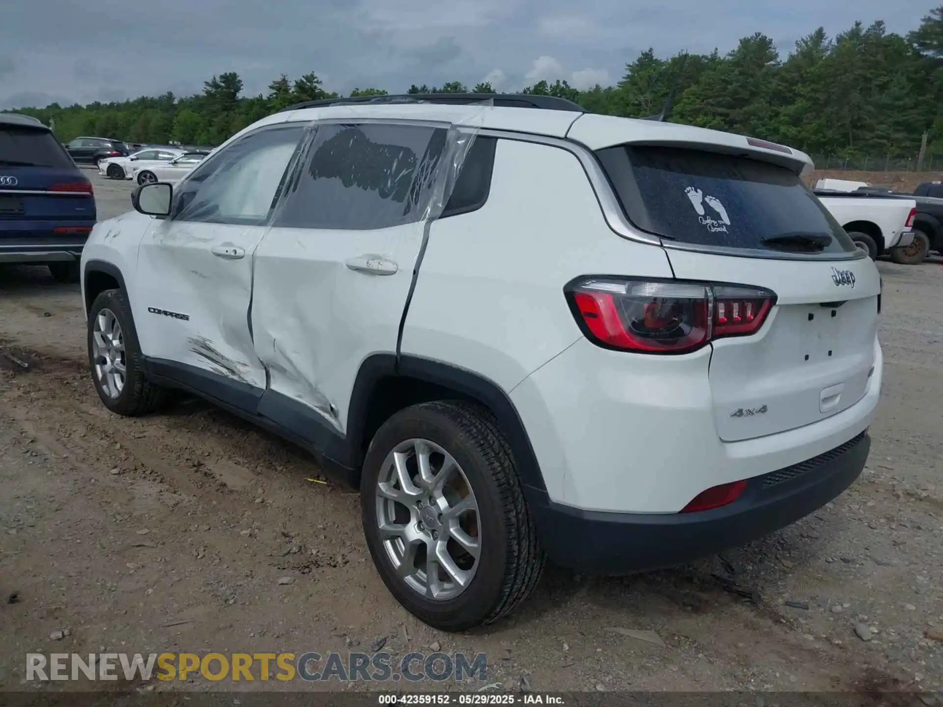 3 Photograph of a damaged car 3C4NJDFB7NT181093 JEEP COMPASS 2022