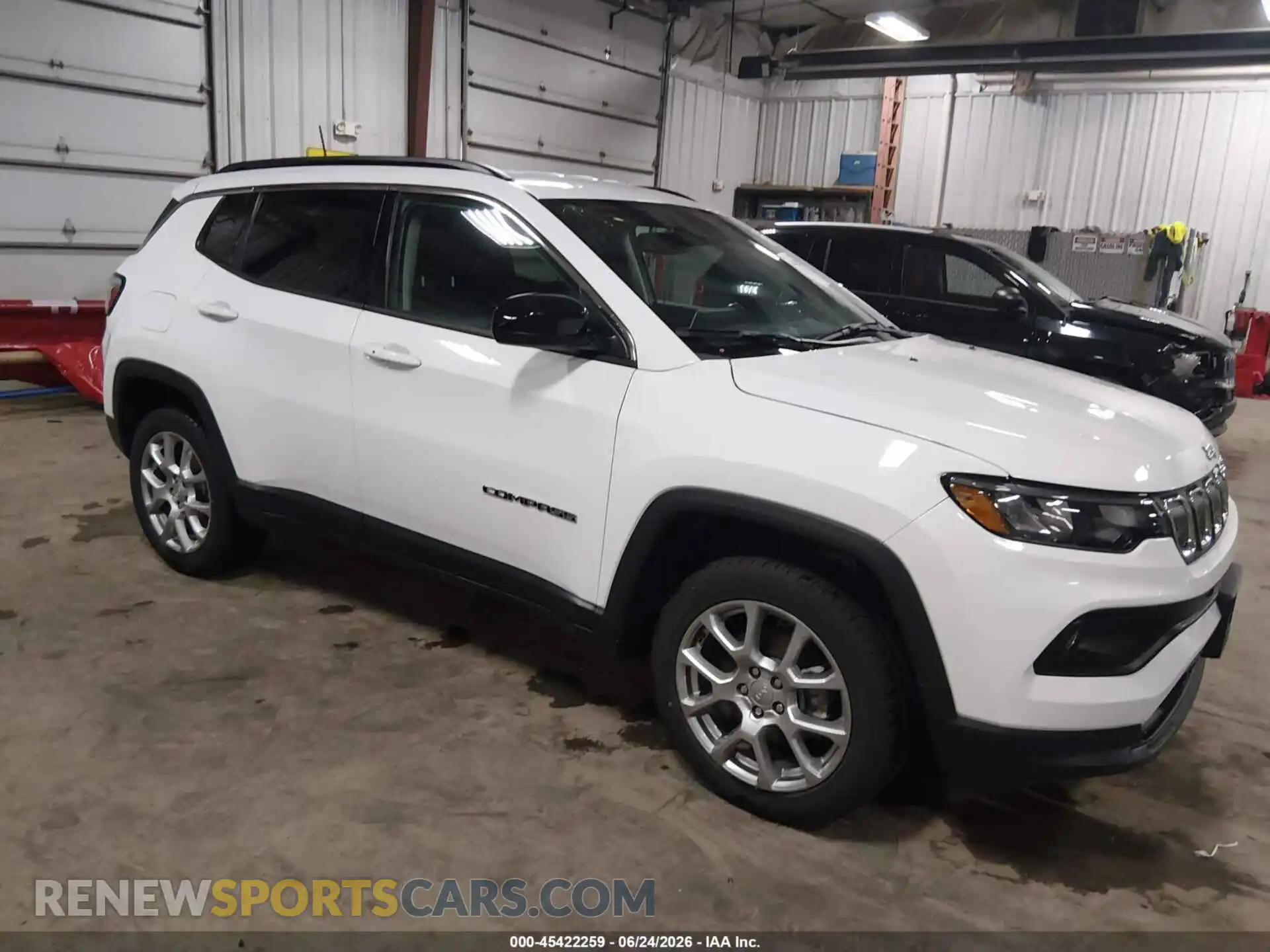 1 Photograph of a damaged car 3C4NJDFB7NT184706 JEEP COMPASS 2022
