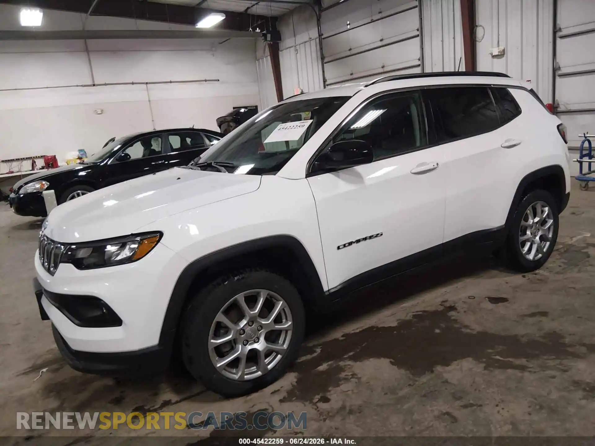 2 Photograph of a damaged car 3C4NJDFB7NT184706 JEEP COMPASS 2022