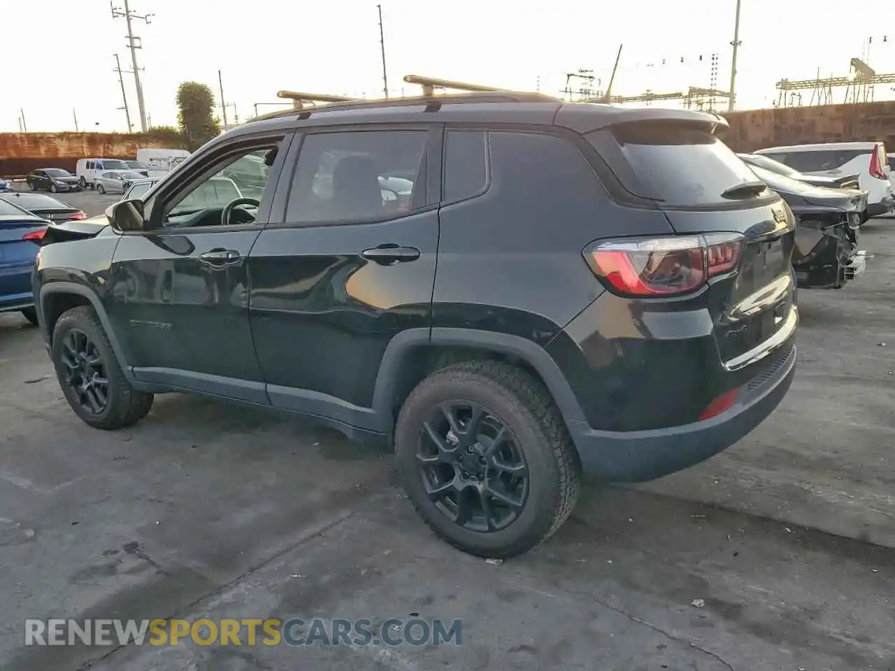 2 Photograph of a damaged car 3C4NJDFB7NT196757 JEEP COMPASS 2022