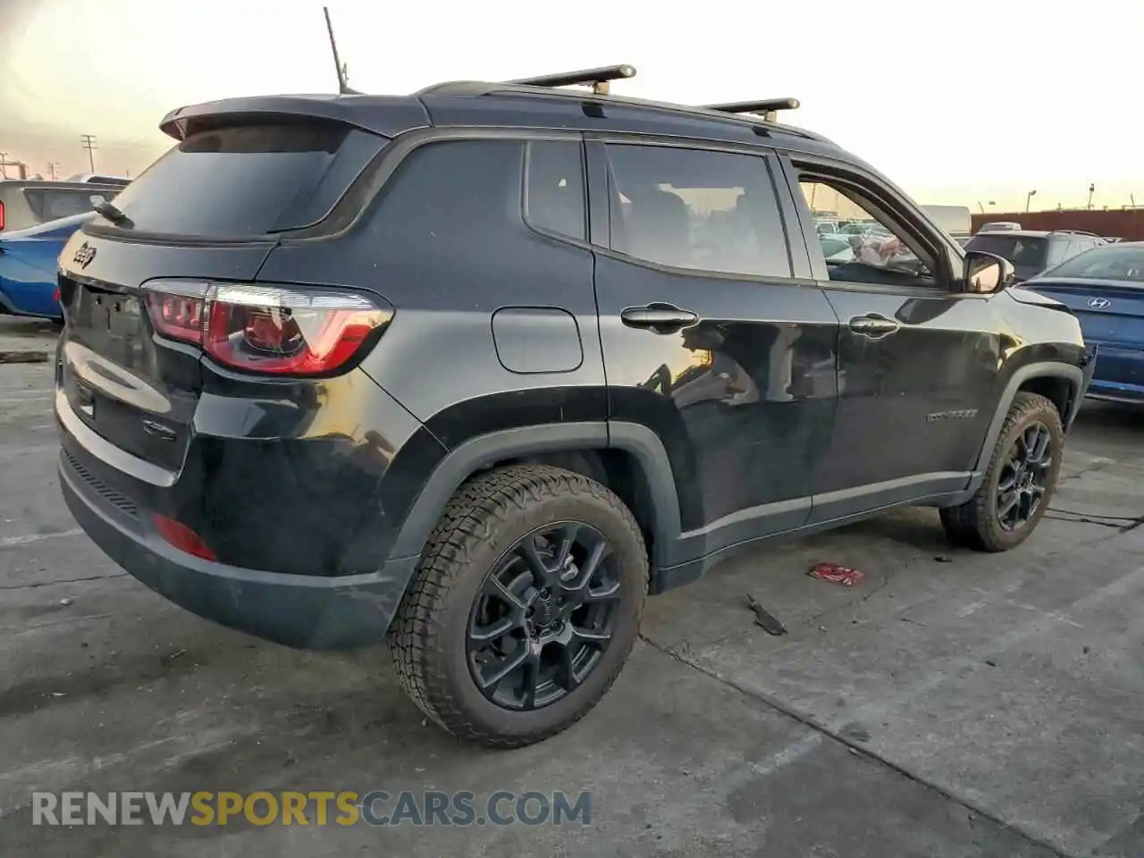 3 Photograph of a damaged car 3C4NJDFB7NT196757 JEEP COMPASS 2022