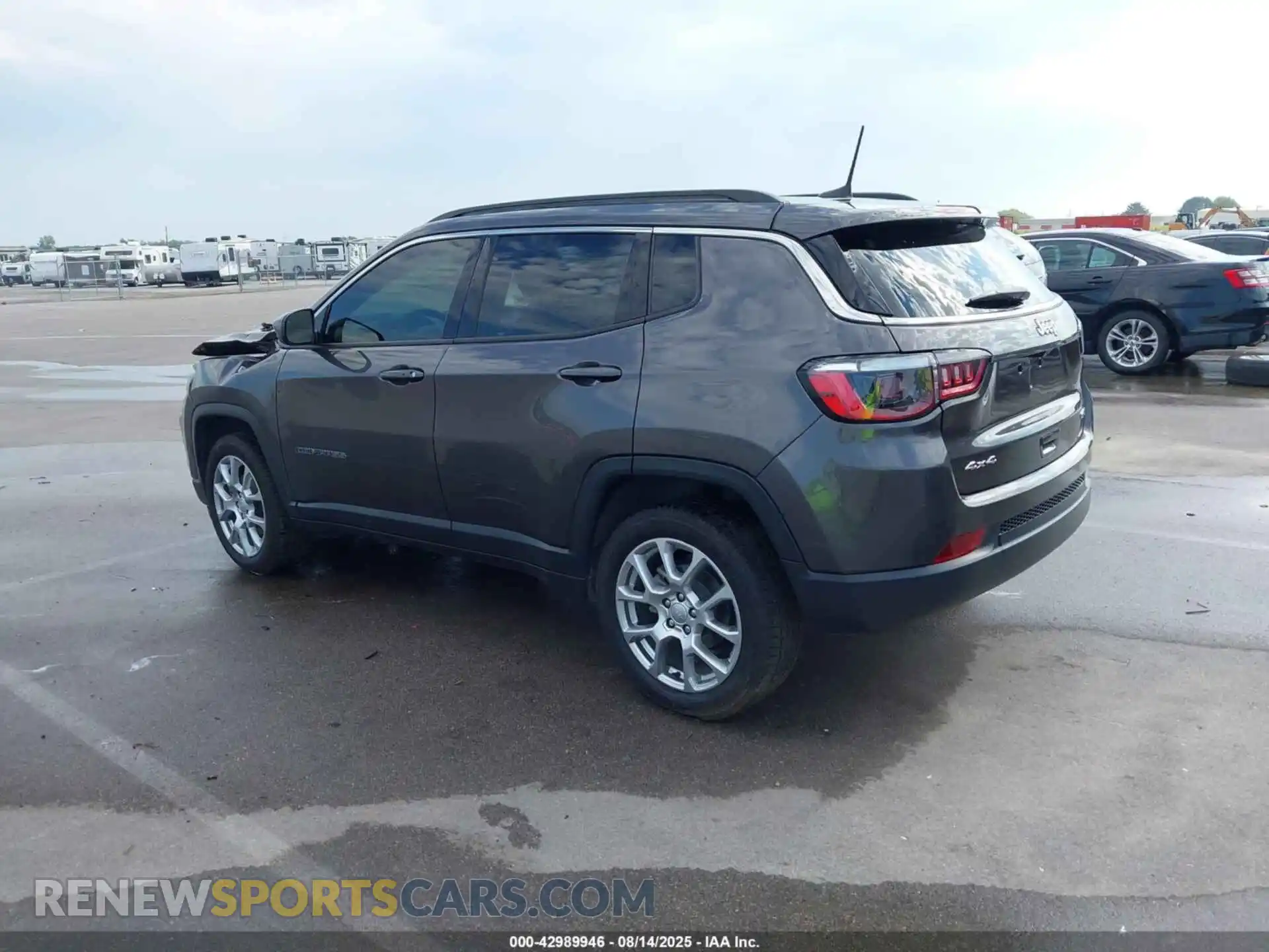 3 Photograph of a damaged car 3C4NJDFB8NT113806 JEEP COMPASS 2022