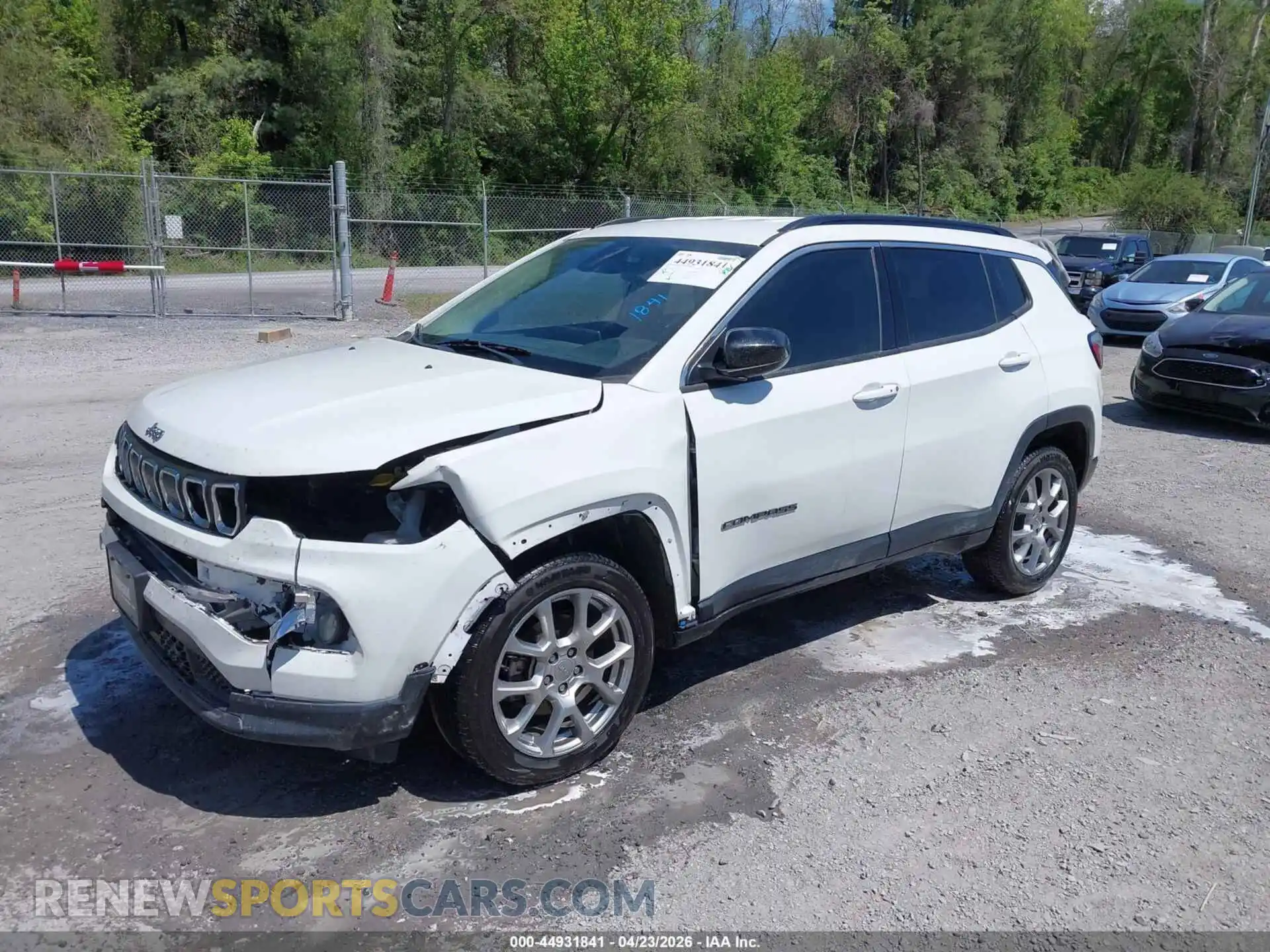 2 Photograph of a damaged car 3C4NJDFB8NT178719 JEEP COMPASS 2022