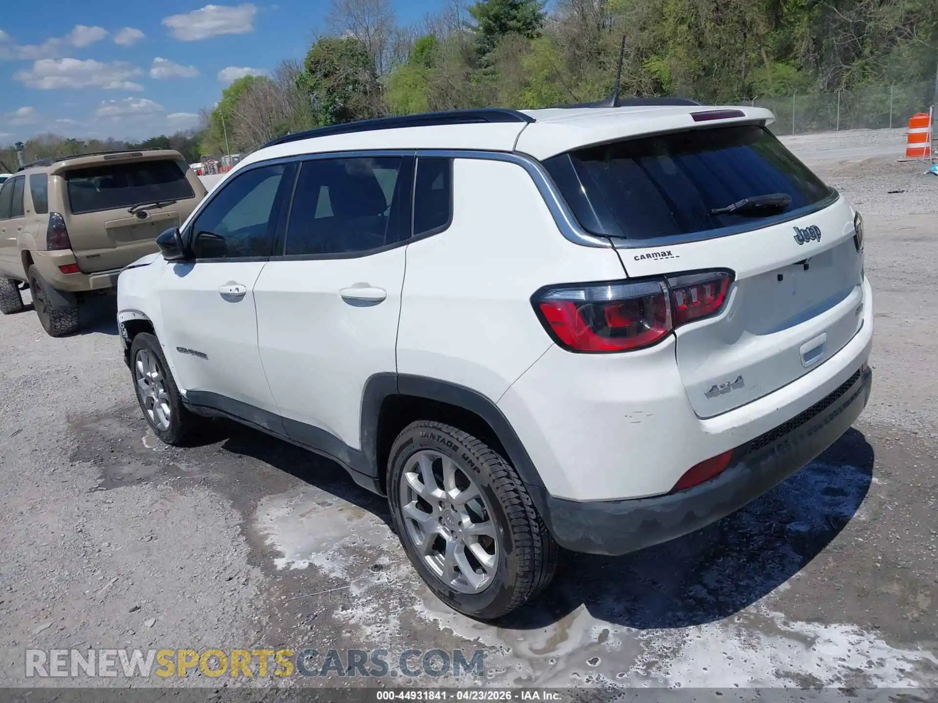 3 Photograph of a damaged car 3C4NJDFB8NT178719 JEEP COMPASS 2022