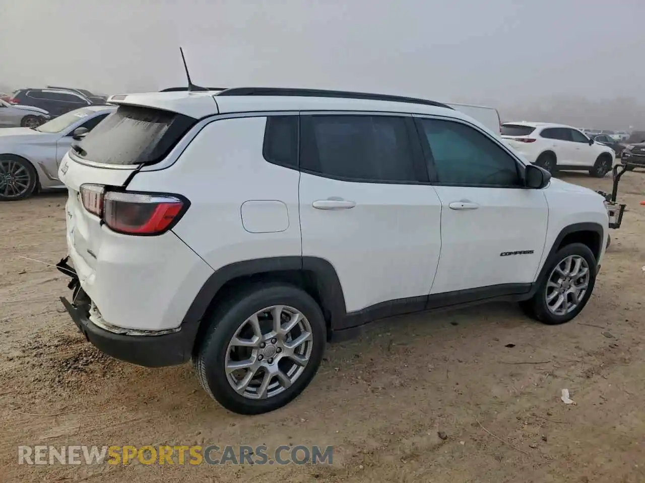 3 Photograph of a damaged car 3C4NJDFB8NT186321 JEEP COMPASS 2022