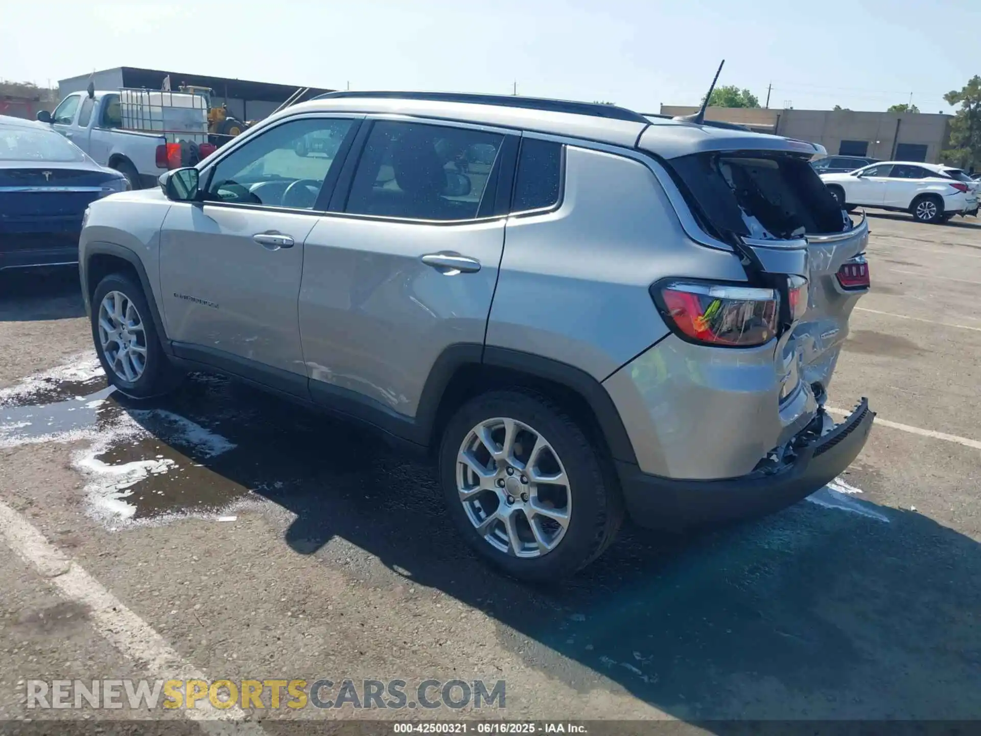 3 Photograph of a damaged car 3C4NJDFB9NT170662 JEEP COMPASS 2022