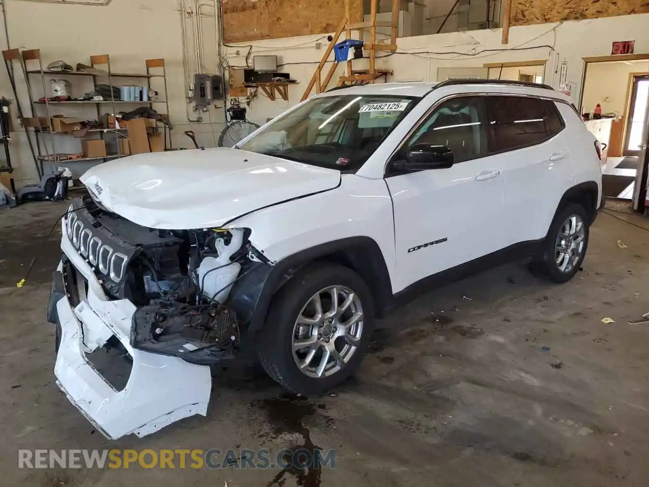 1 Photograph of a damaged car 3C4NJDFBXNT132762 JEEP COMPASS 2022