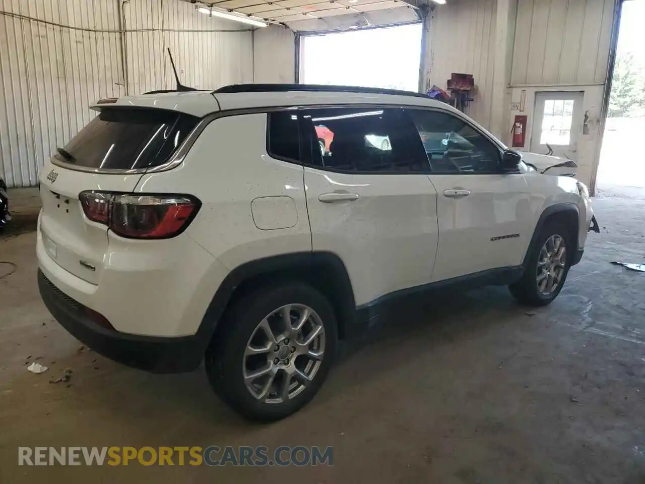 3 Photograph of a damaged car 3C4NJDFBXNT132762 JEEP COMPASS 2022
