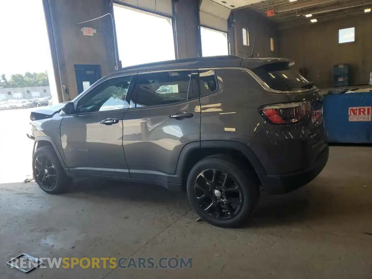 2 Photograph of a damaged car 3C4NJDFBXNT183775 JEEP COMPASS 2022