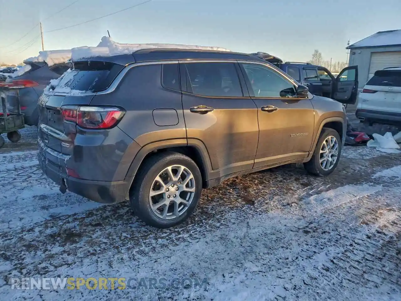 3 Photograph of a damaged car 3C4NJDFBXNT219108 JEEP COMPASS 2022