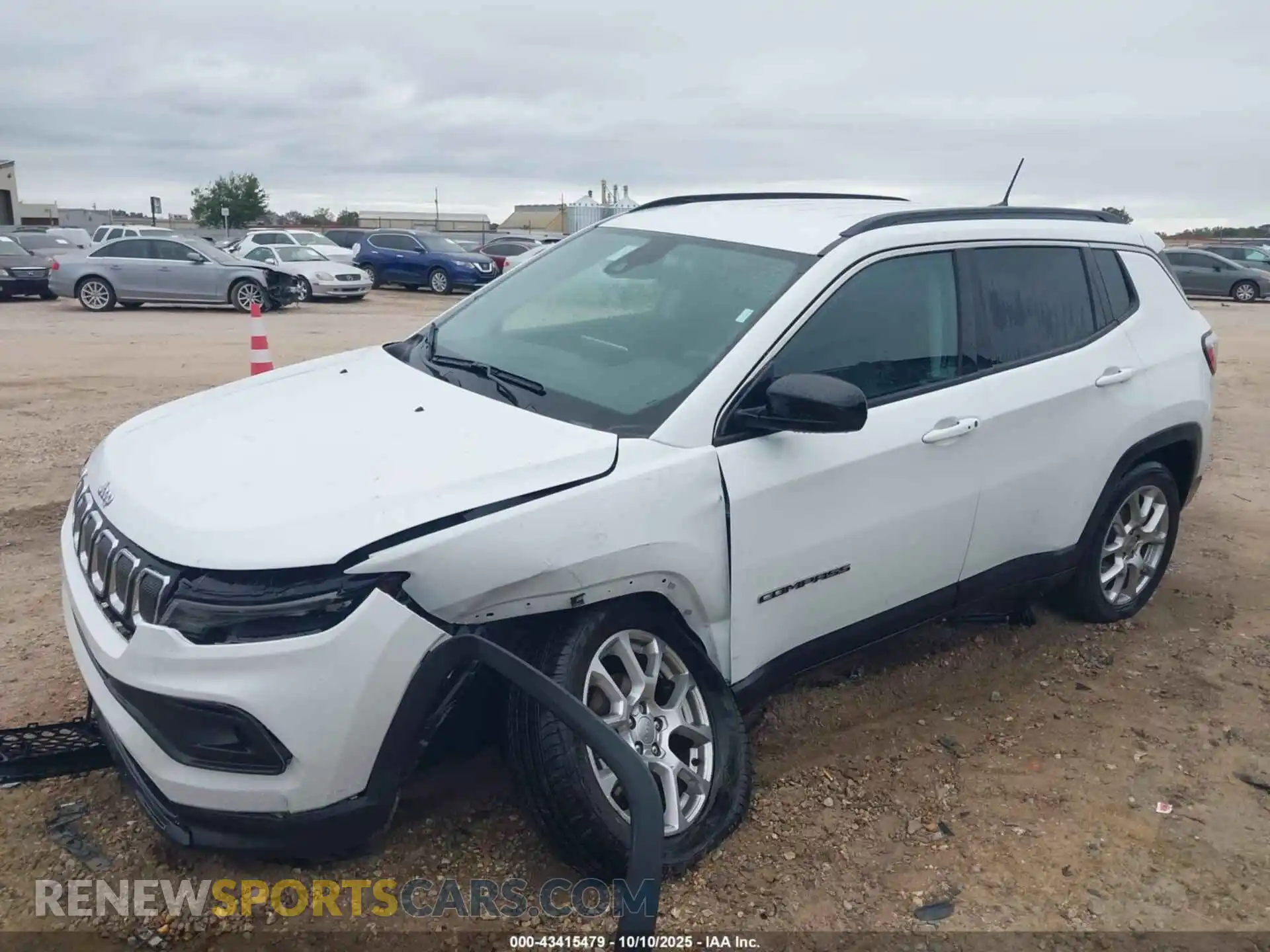 2 Photograph of a damaged car 3C4NJDFBXNT224129 JEEP COMPASS 2022