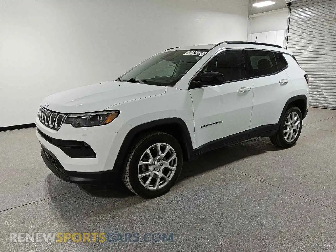1 Photograph of a damaged car 3C4NJDFBXNT230240 JEEP COMPASS 2022