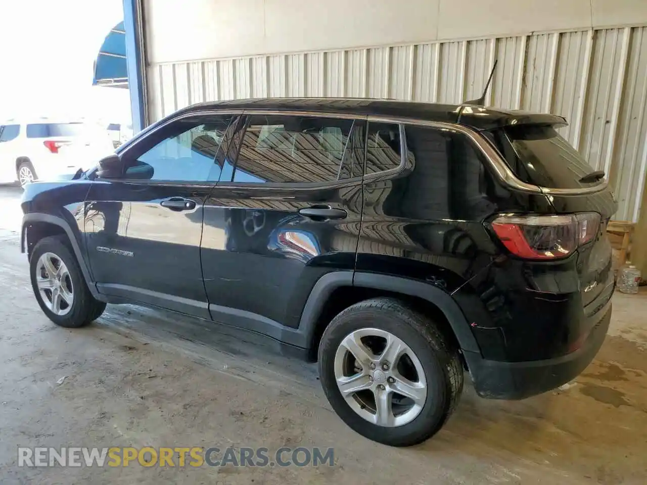 2 Photograph of a damaged car 3C4NJDAN1PT572468 JEEP COMPASS 2023