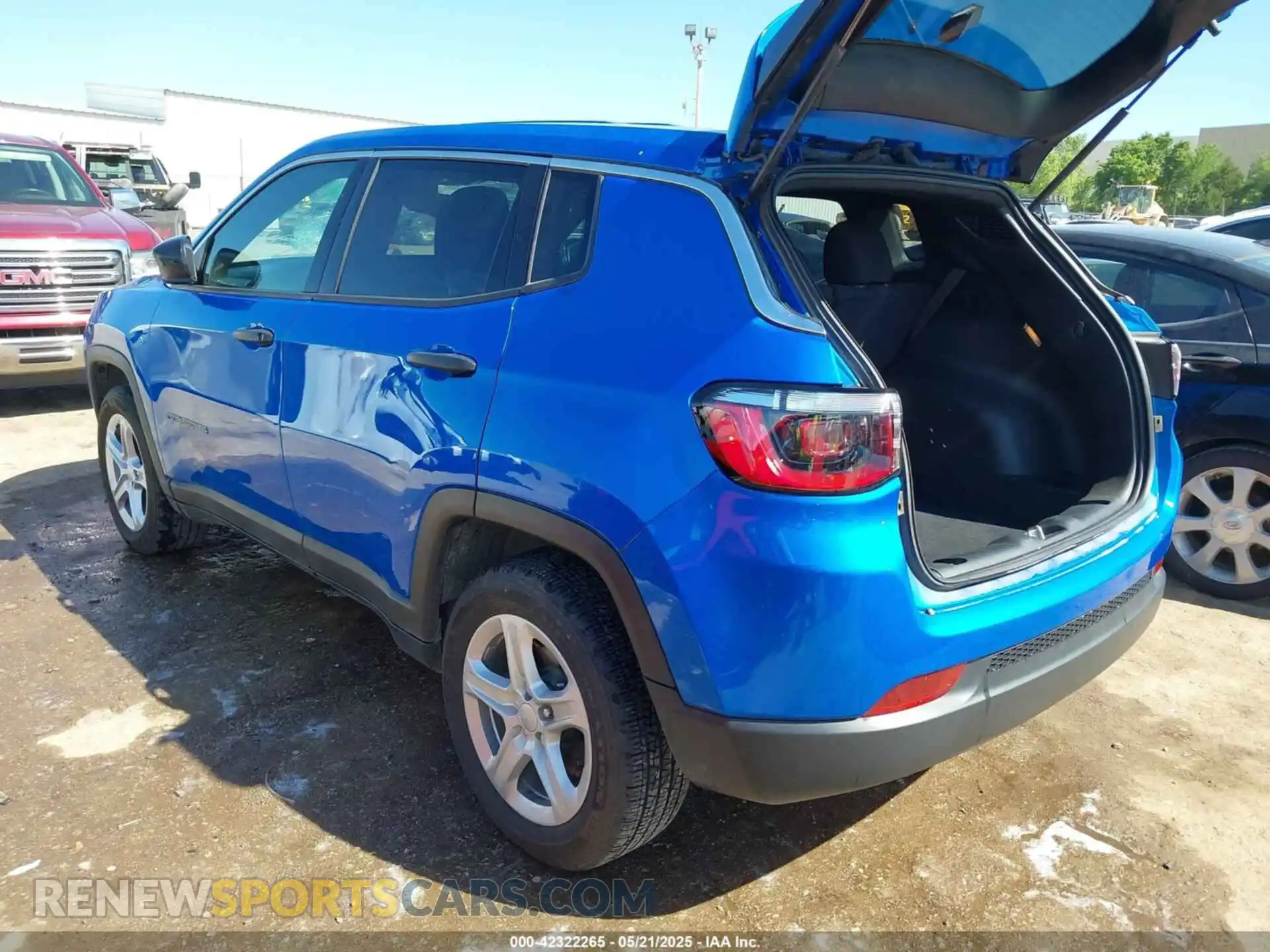 3 Photograph of a damaged car 3C4NJDAN4PT557091 JEEP COMPASS 2023