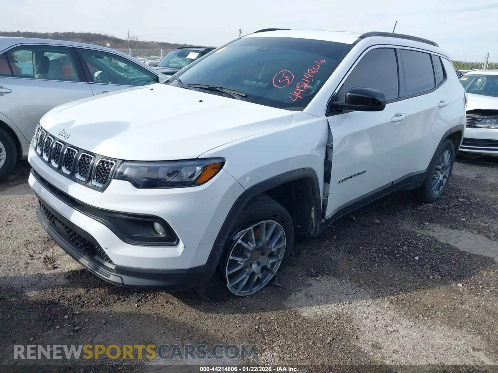 2 fotografías del automóvil dañado 3C4NJDBN7PT569976 JEEP COMPASS 2023