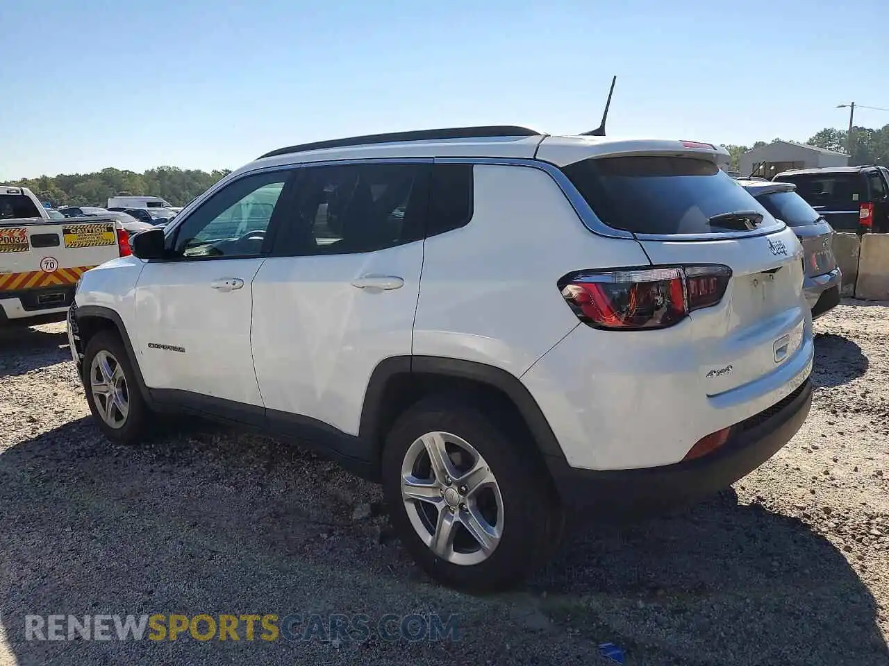 2 fotografías del automóvil dañado 3C4NJDBN9PT552807 JEEP COMPASS 2023