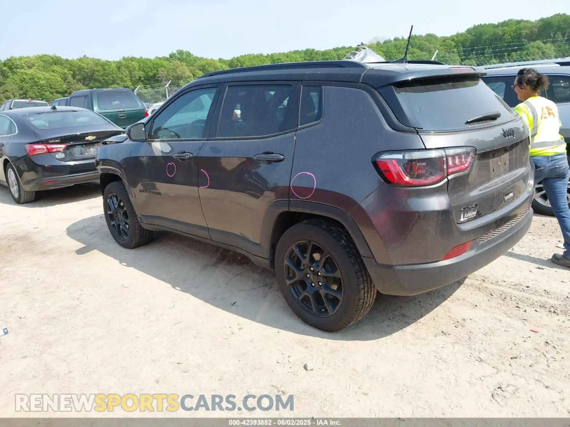 3 Photograph of a damaged car 3C4NJDBNXPT520349 JEEP COMPASS 2023