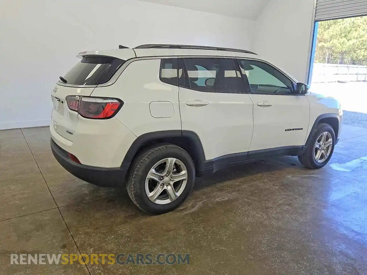 3 Фотография поврежденного автомобиля 3C4NJDBNXPT522991 JEEP COMPASS 2023