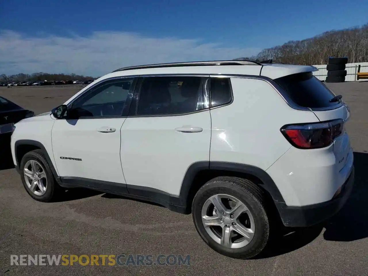 2 Photograph of a damaged car 3C4NJDBNXPT553268 JEEP COMPASS 2023