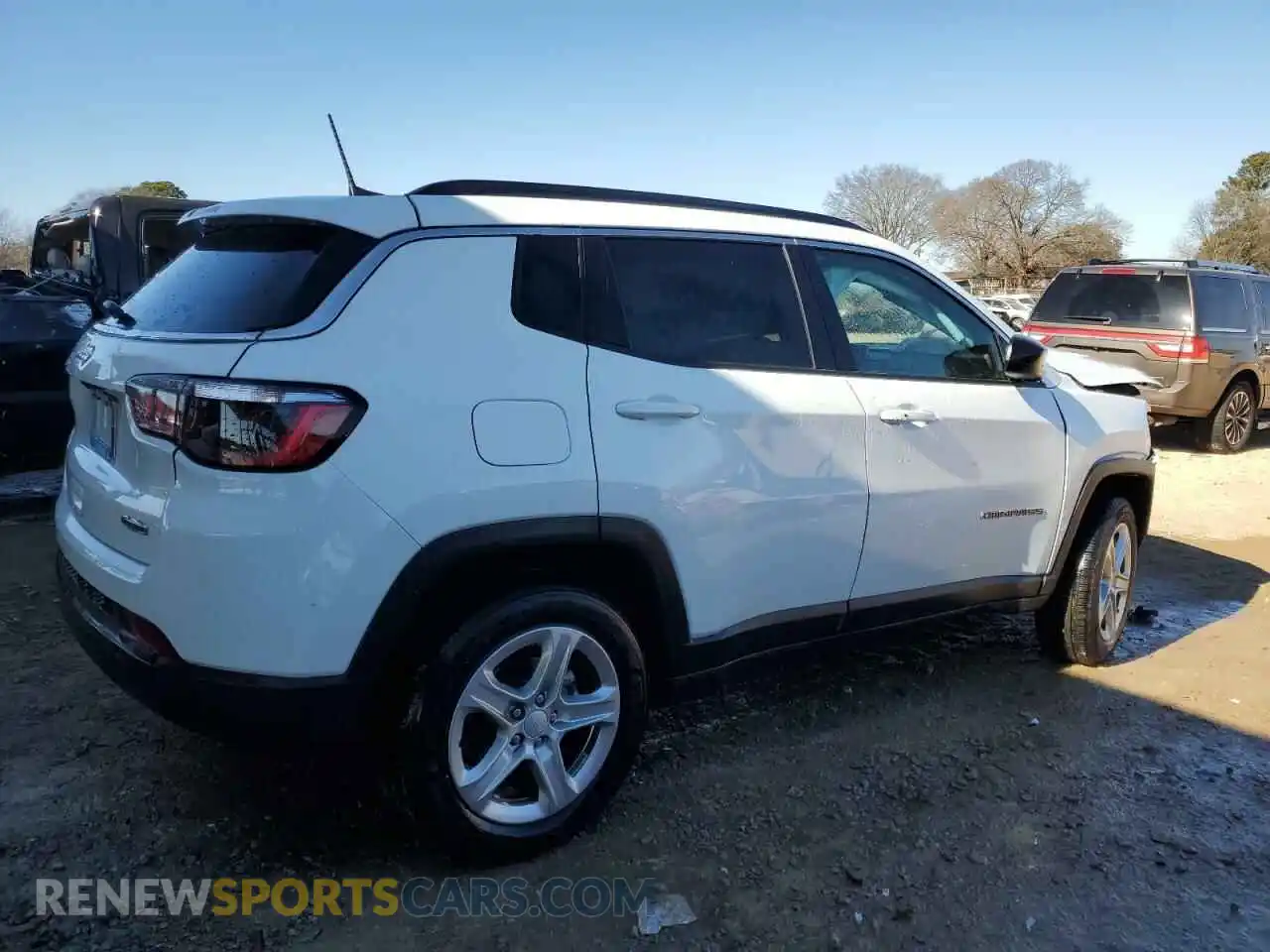 3 Photograph of a damaged car 3C4NJDBNXPT553271 JEEP COMPASS 2023