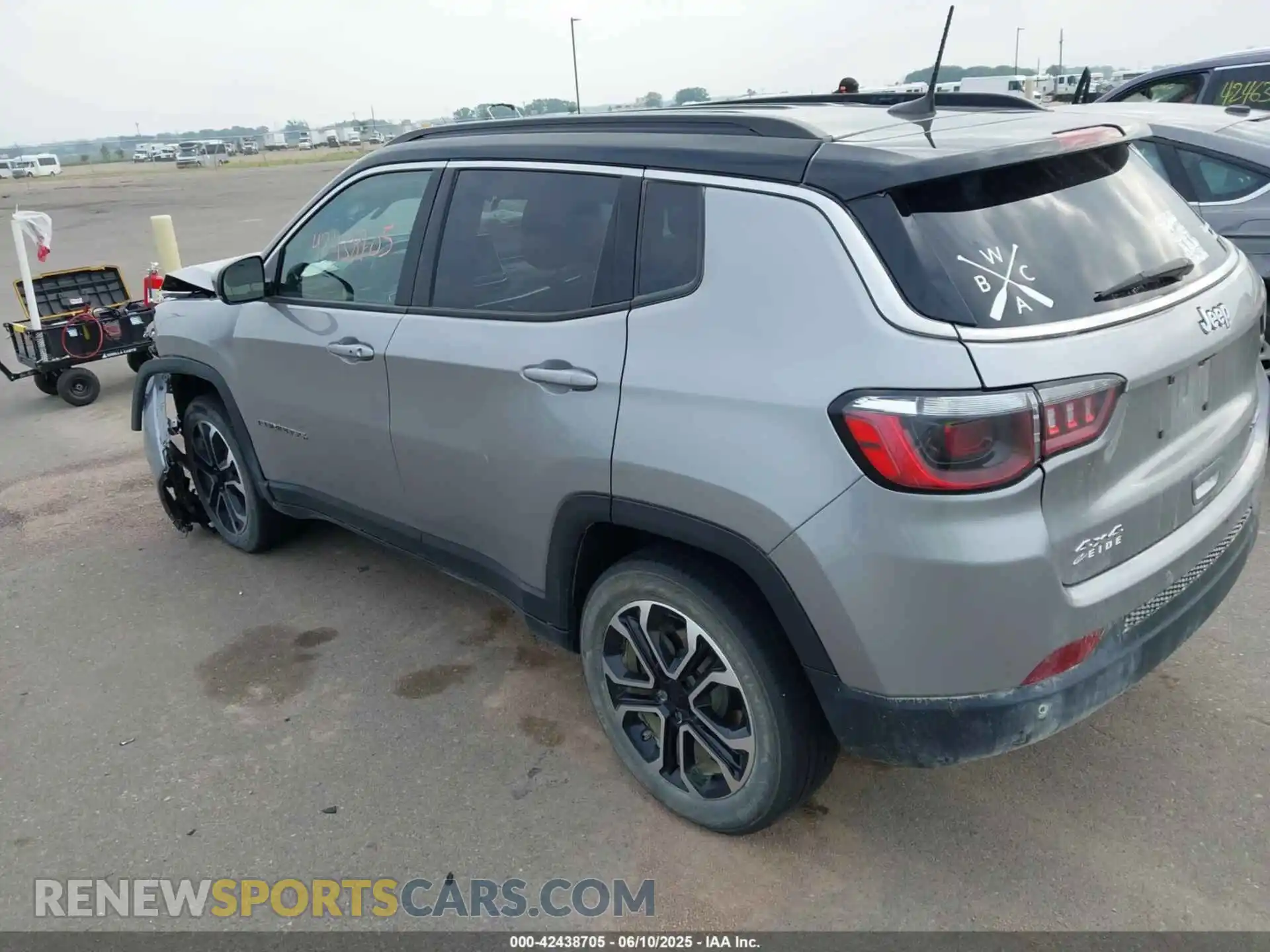 3 Photograph of a damaged car 3C4NJDCN9PT533236 JEEP COMPASS 2023