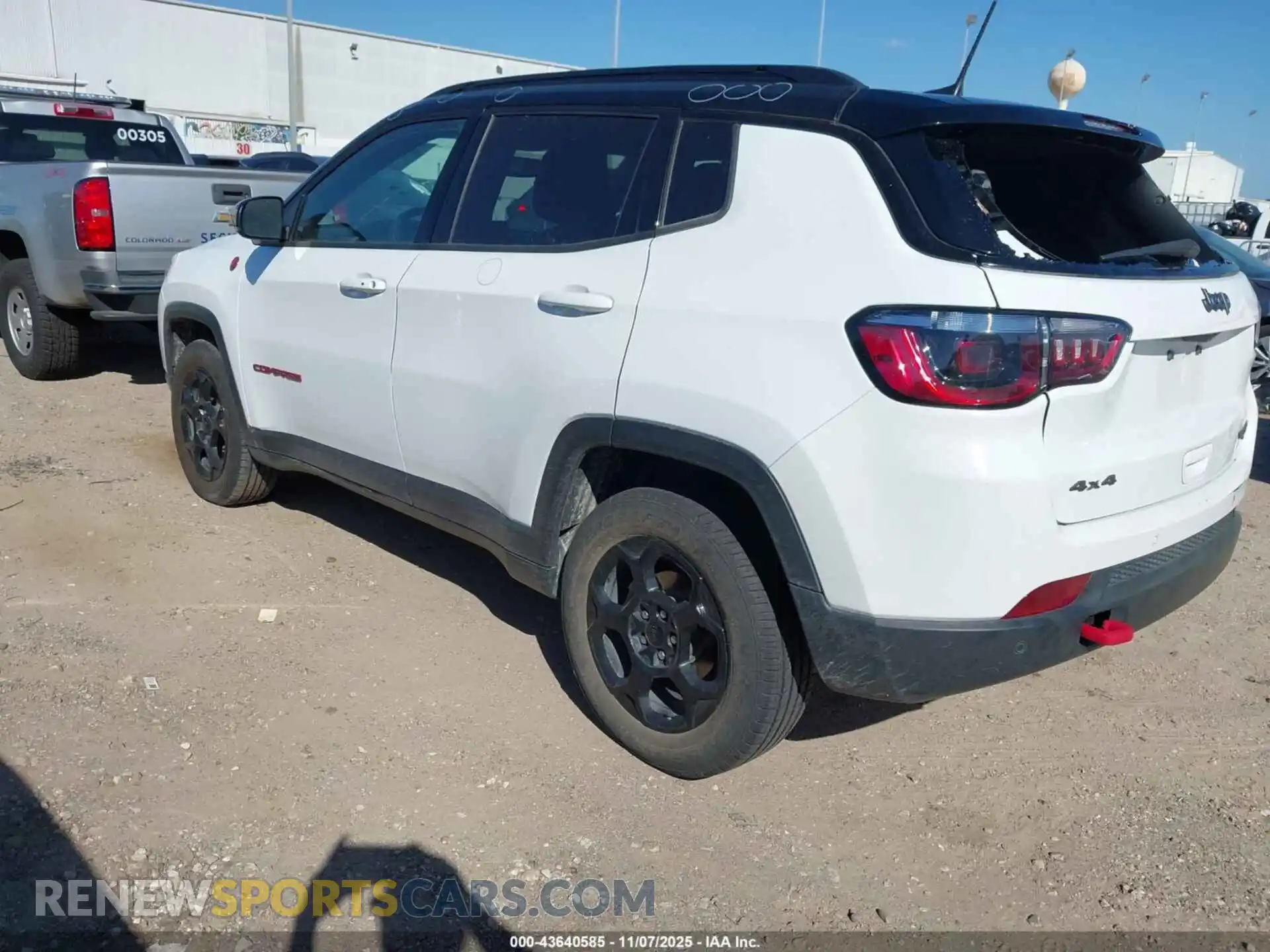 3 Photograph of a damaged car 3C4NJDDN1PT565063 JEEP COMPASS 2023