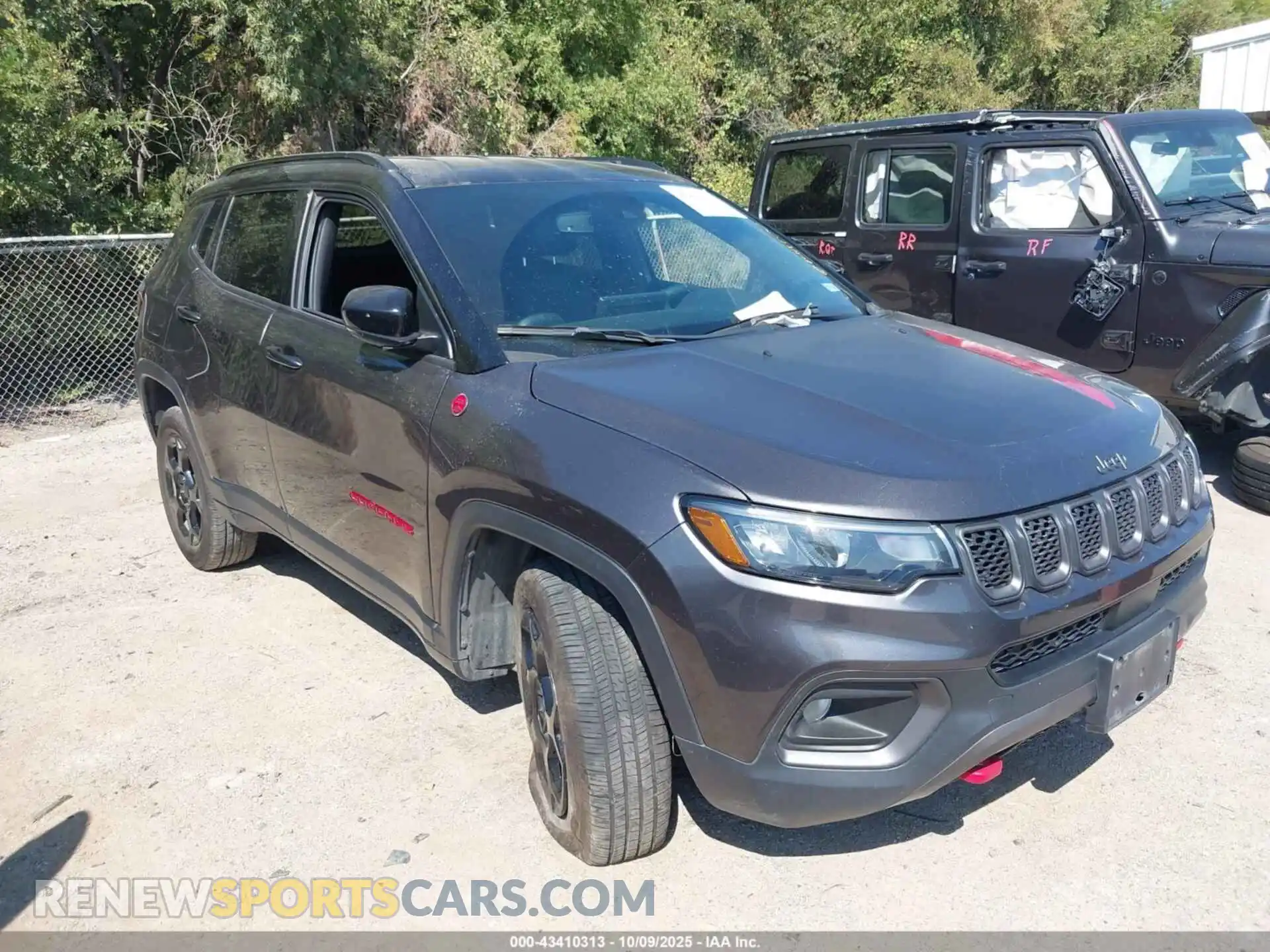 1 Photograph of a damaged car 3C4NJDDN5PT566751 JEEP COMPASS 2023