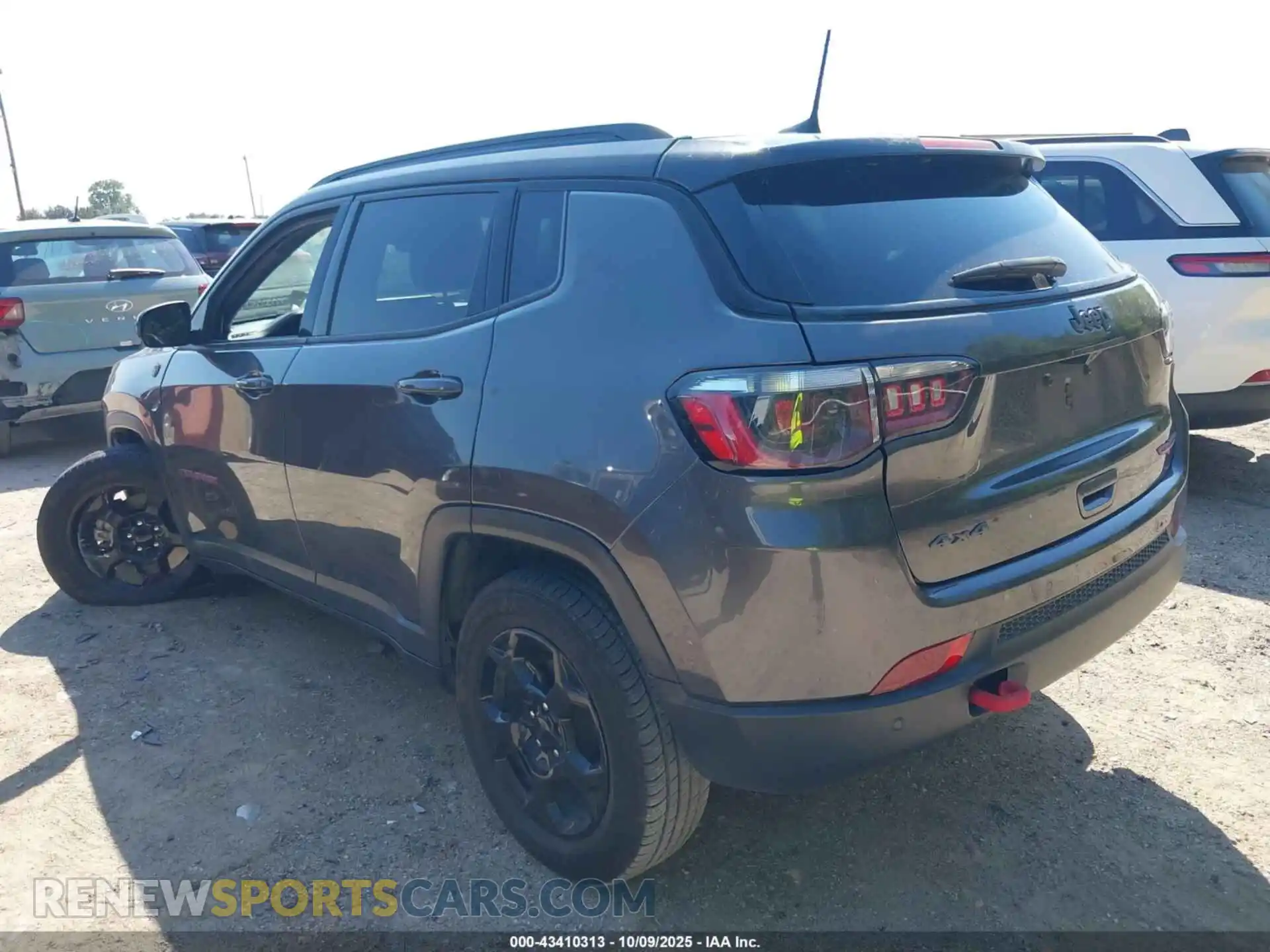 3 Photograph of a damaged car 3C4NJDDN5PT566751 JEEP COMPASS 2023
