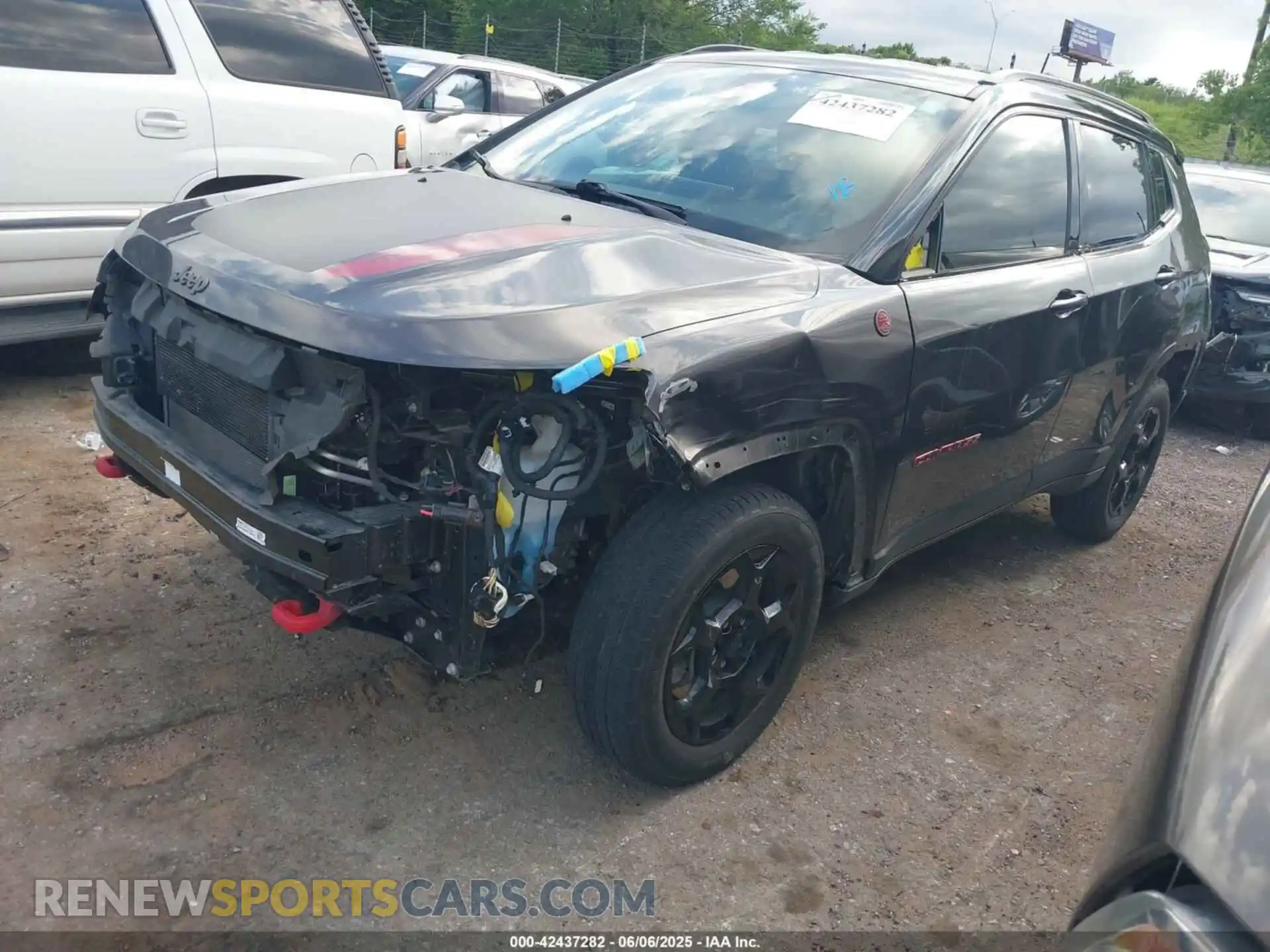 2 Photograph of a damaged car 3C4NJDDNXPT536872 JEEP COMPASS 2023