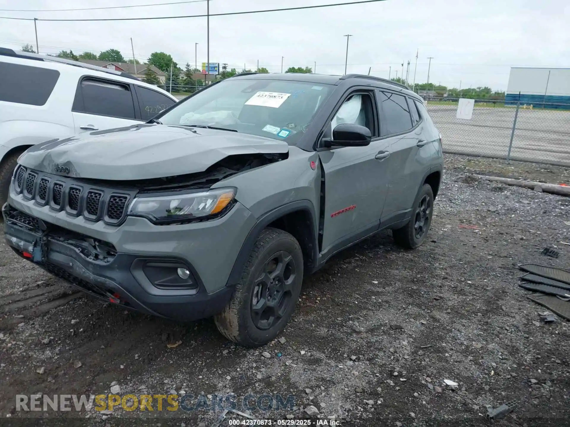 2 Photograph of a damaged car 3C4NJDDNXPT562694 JEEP COMPASS 2023