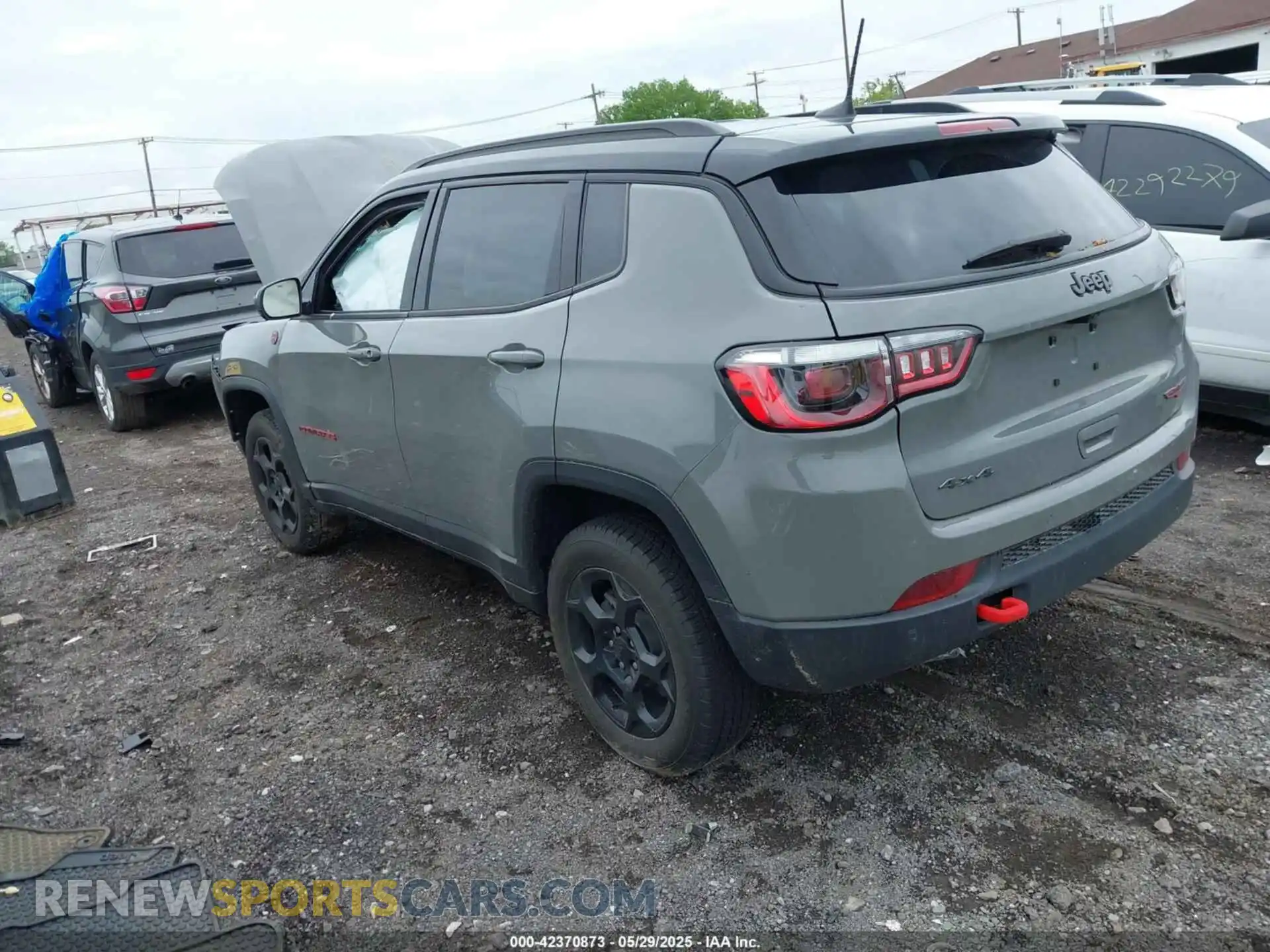 3 Photograph of a damaged car 3C4NJDDNXPT562694 JEEP COMPASS 2023
