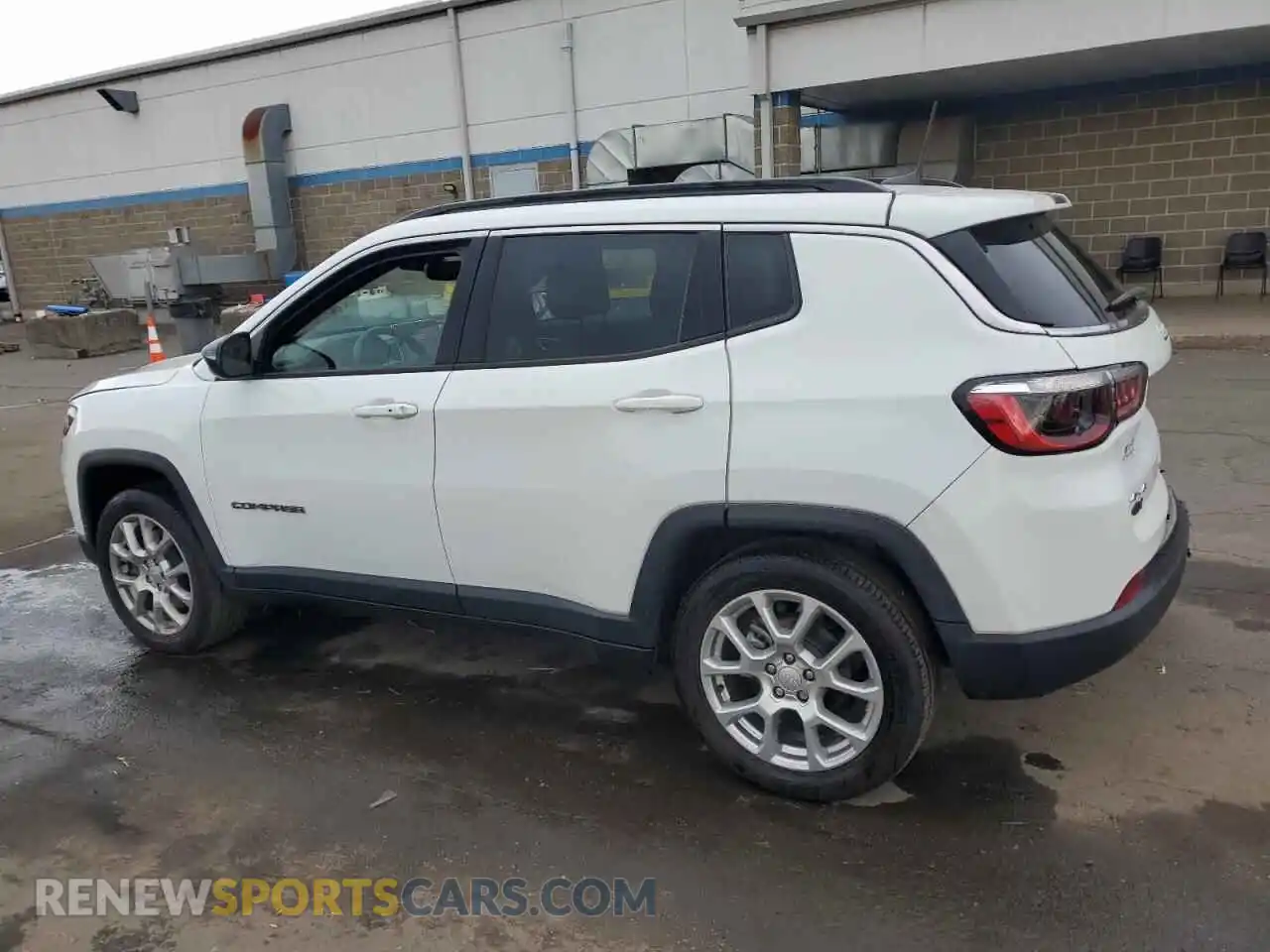2 Photograph of a damaged car 3C4NJDFNXPT515291 JEEP COMPASS 2023