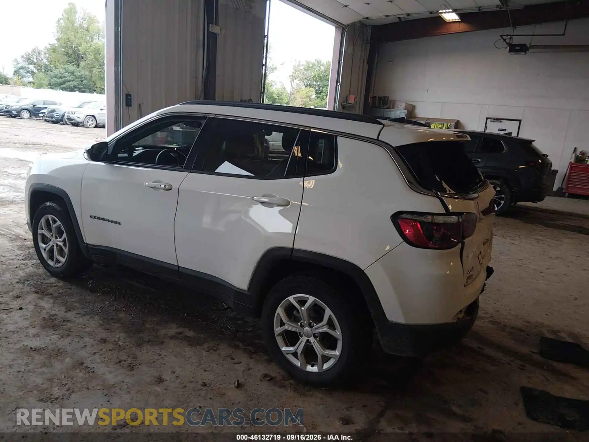 3 Фотография поврежденного автомобиля 3C4NJDBN1RT118416 JEEP COMPASS 2024