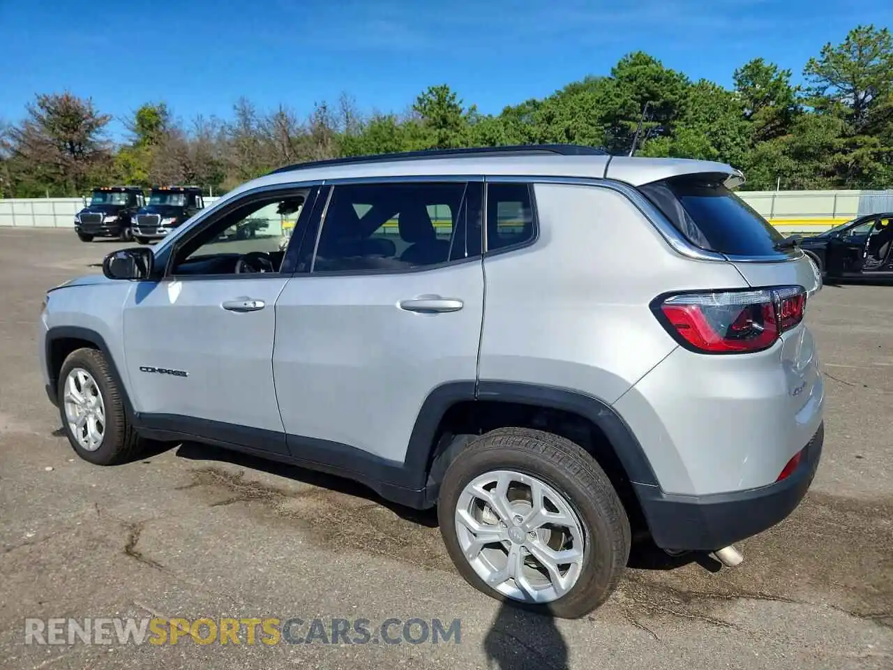 2 Фотография поврежденного автомобиля 3C4NJDBN4RT113744 JEEP COMPASS 2024