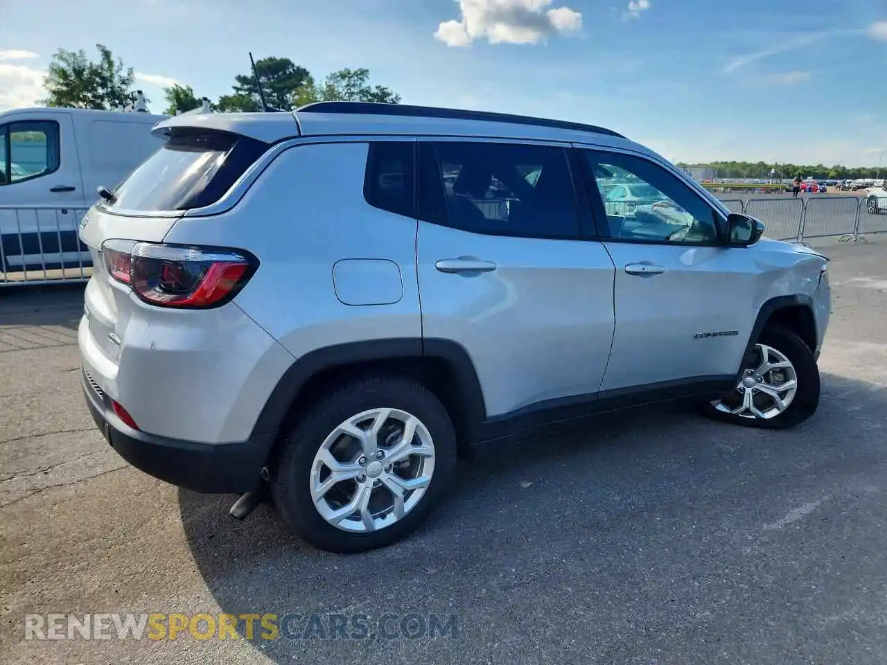 3 Фотография поврежденного автомобиля 3C4NJDBN4RT113744 JEEP COMPASS 2024