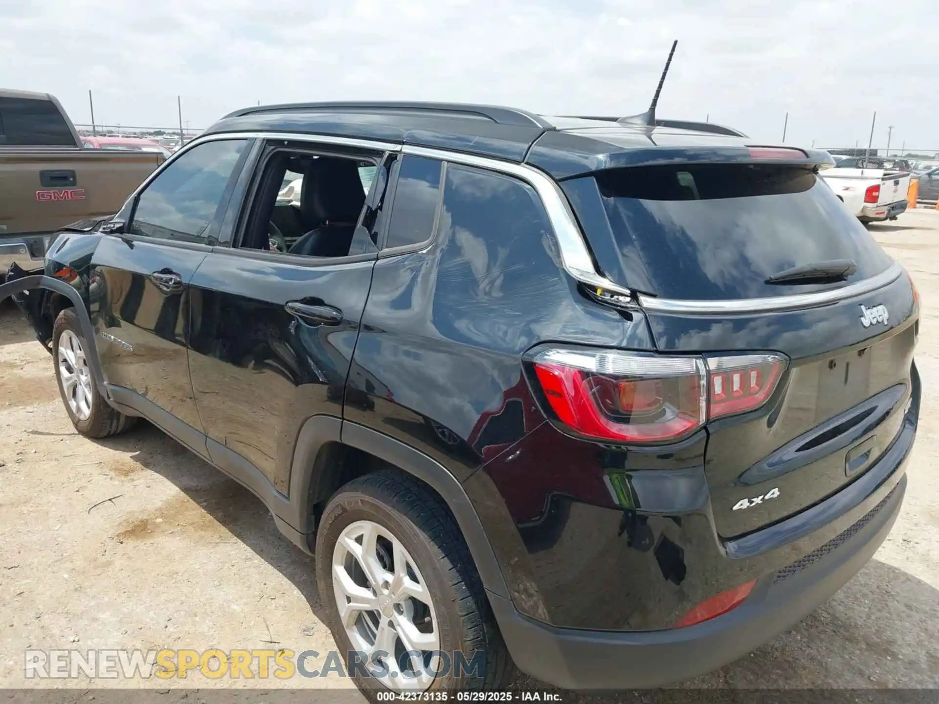 3 Photograph of a damaged car 3C4NJDBN7RT127556 JEEP COMPASS 2024