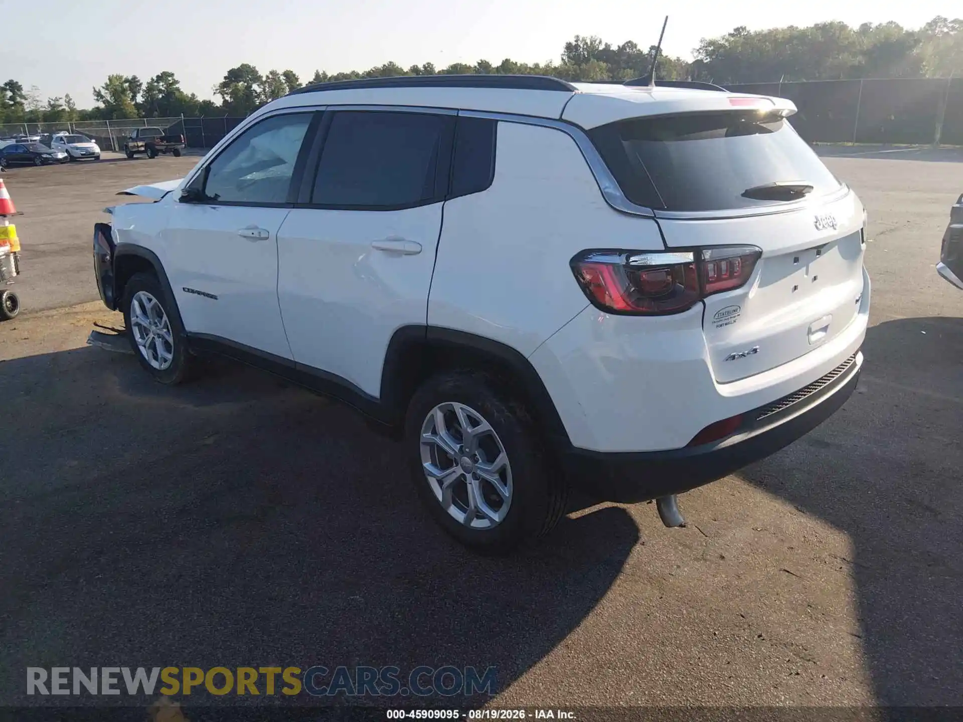 3 Фотография поврежденного автомобиля 3C4NJDBN9RT110452 JEEP COMPASS 2024