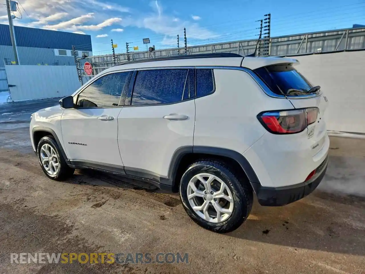 2 Photograph of a damaged car 3C4NJDBNXRT102960 JEEP COMPASS 2024