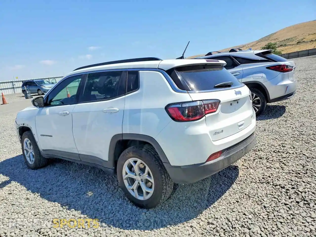 2 Photograph of a damaged car 3C4NJDBNXRT119435 JEEP COMPASS 2024