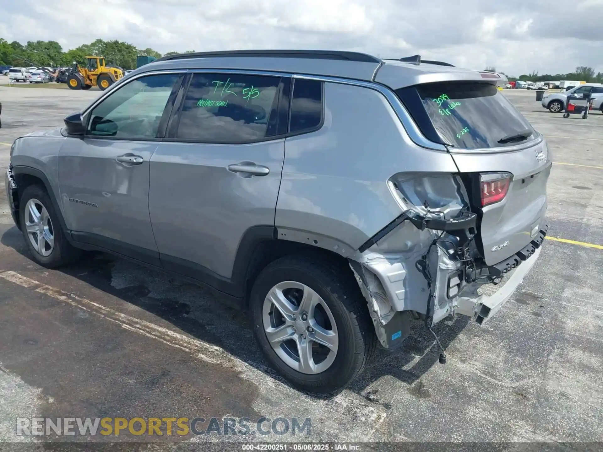 3 Photograph of a damaged car 3C4NJDBNXRT598763 JEEP COMPASS 2024