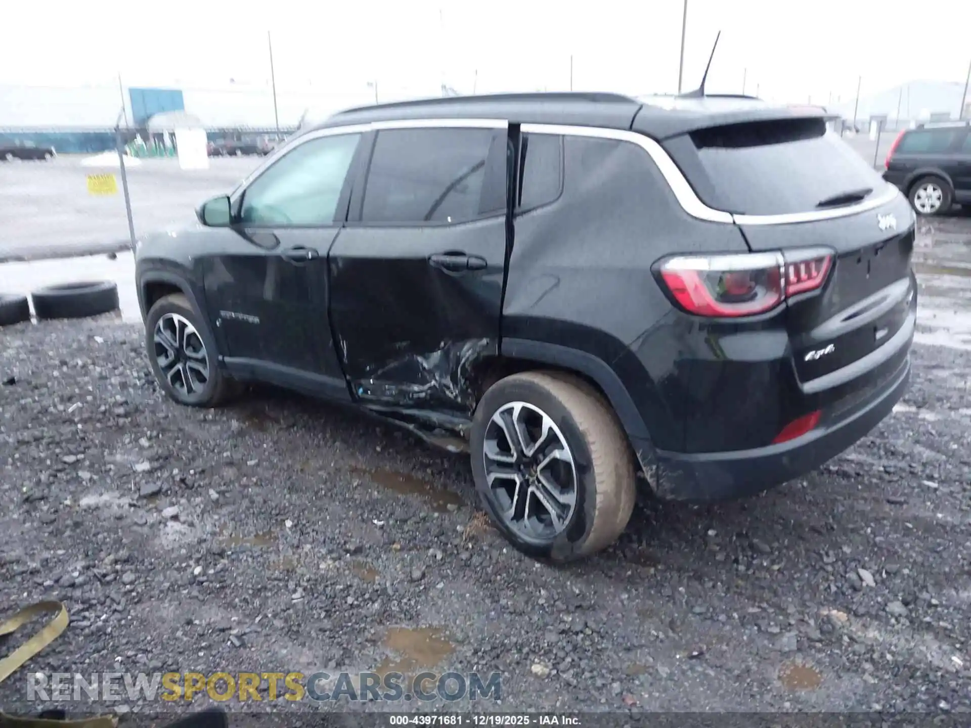 3 Photograph of a damaged car 3C4NJDCNXRT581296 JEEP COMPASS 2024
