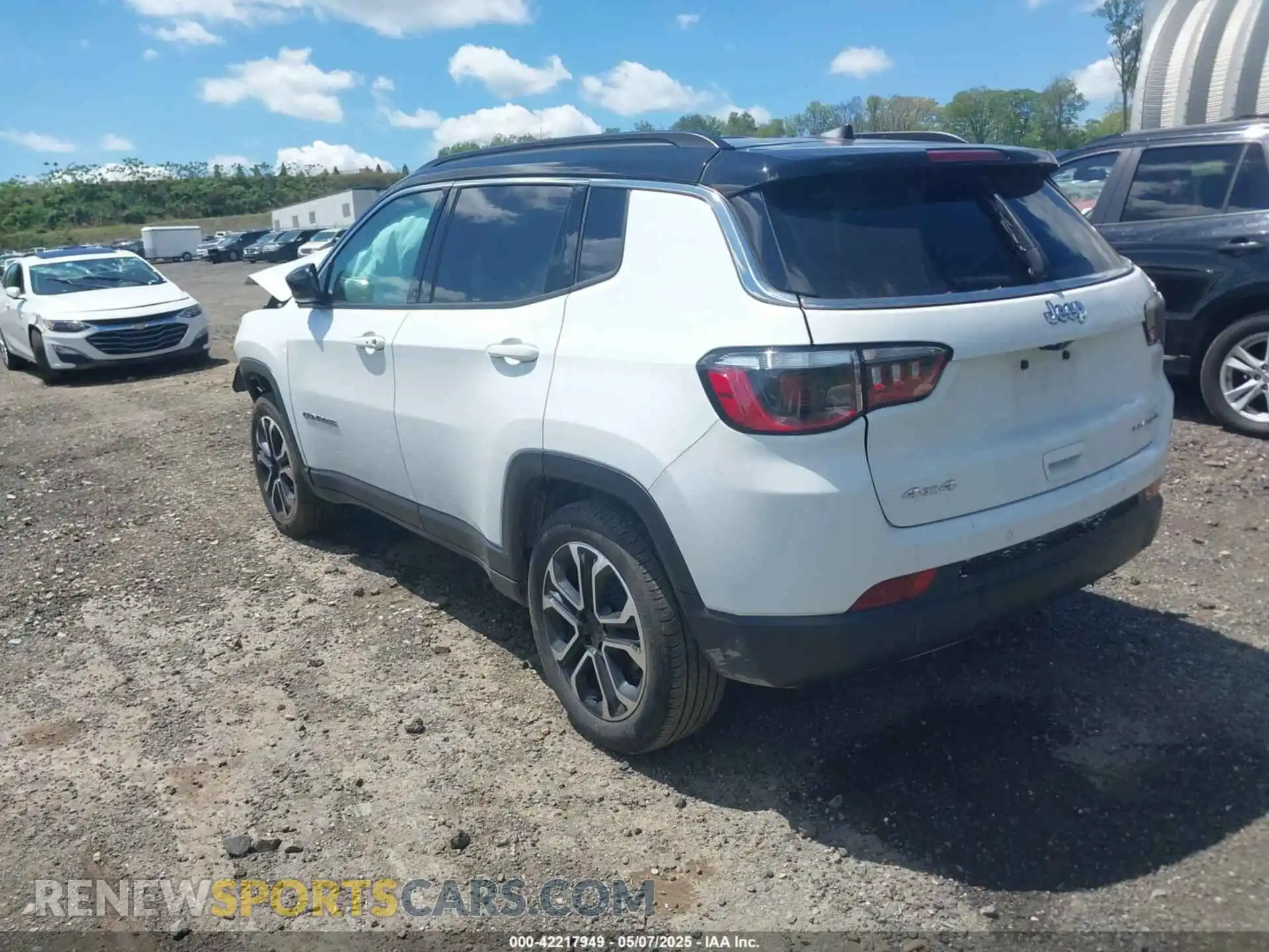 3 Photograph of a damaged car 3C4NJDCNXRT610750 JEEP COMPASS 2024