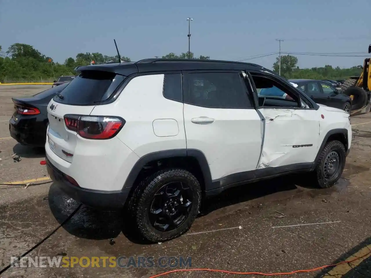 3 Photograph of a damaged car 3C4NJDDN0RT126018 JEEP COMPASS 2024
