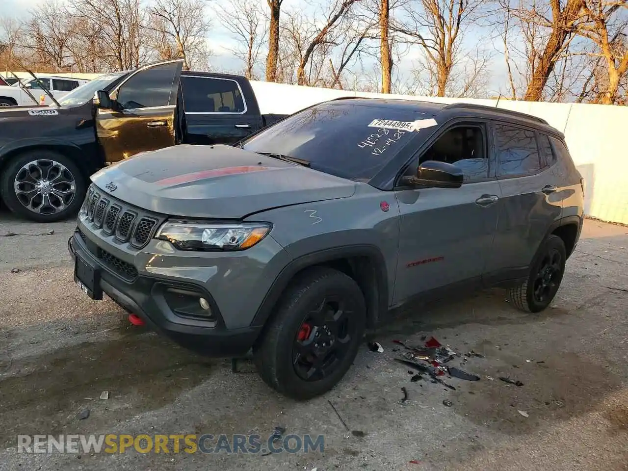 1 Photograph of a damaged car 3C4NJDDN6RT592648 JEEP COMPASS 2024